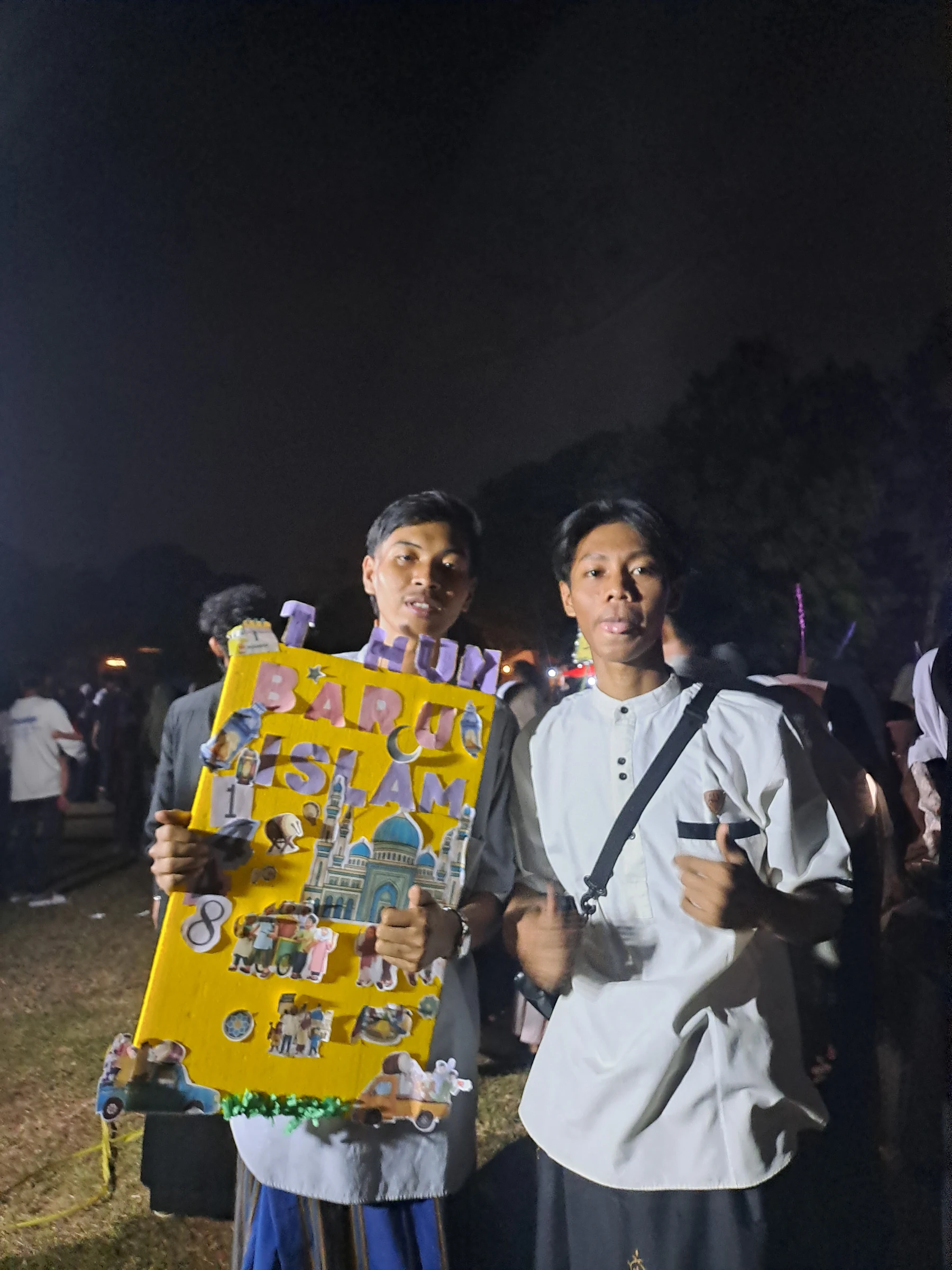 si KEMBAR tuh